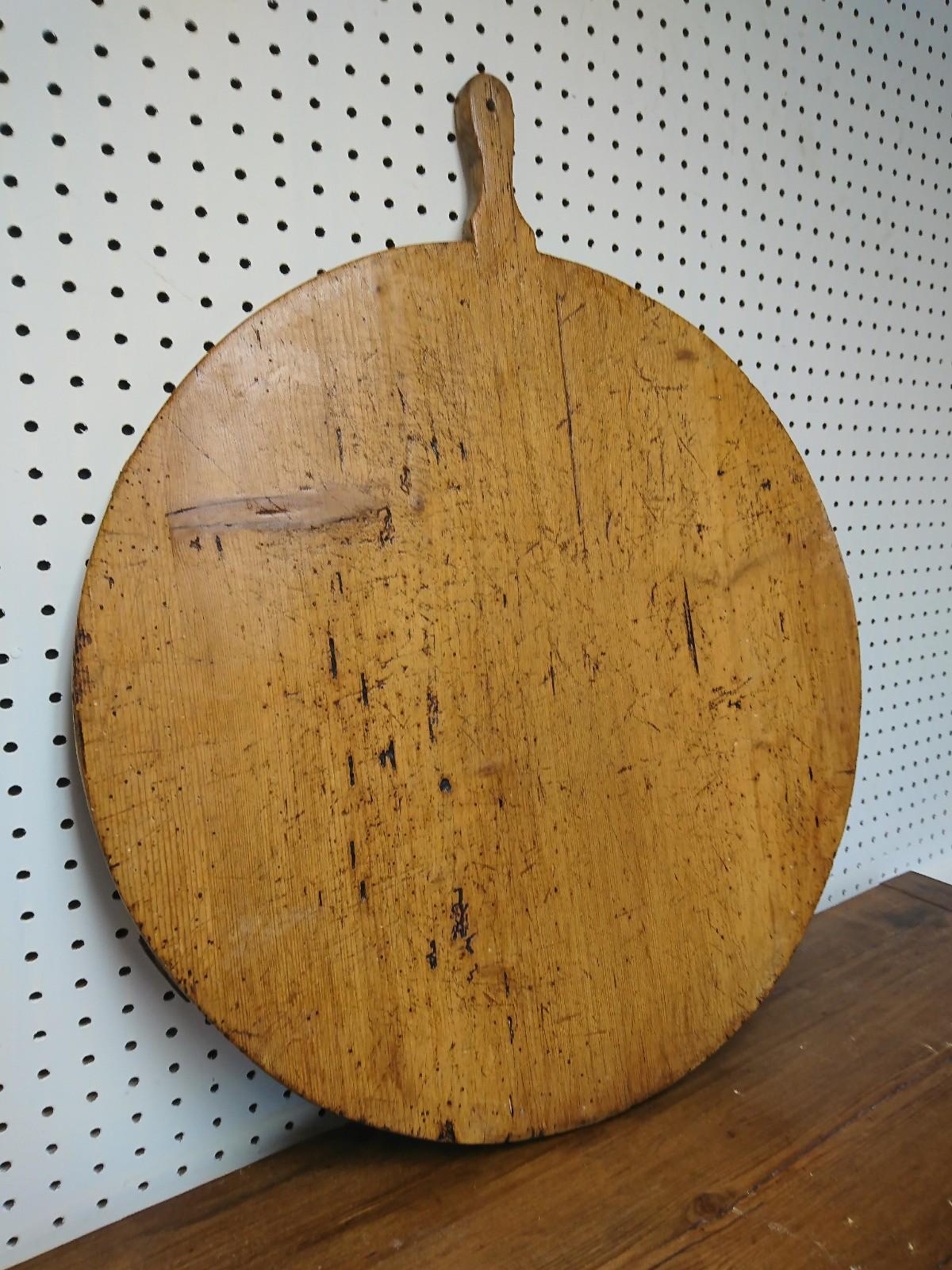 English Peel Board In Distressed Condition In Sheffield, MA