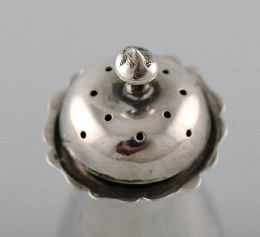 Victorian English Pepper Shaker in Silver, Late 19th C For Sale