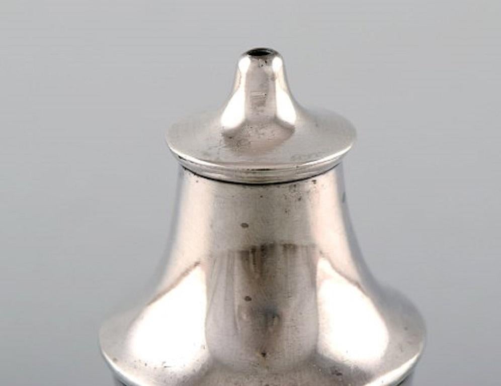 Victorian English Pepper Shaker in Silver. Late 19th Century from Large Private Collection For Sale