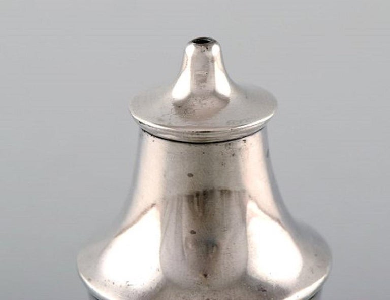 Victorian English Pepper Shaker in Silver. Late 19th Century from Large Private Collection For Sale