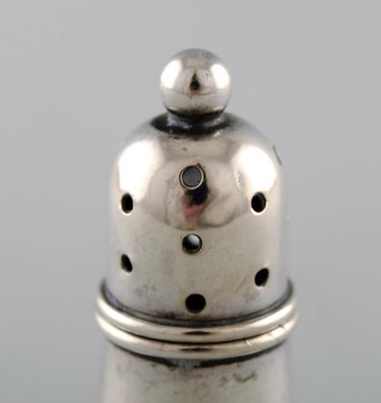 English Pepper Shaker in Silver, Late 19th Century In Good Condition For Sale In Copenhagen, DK