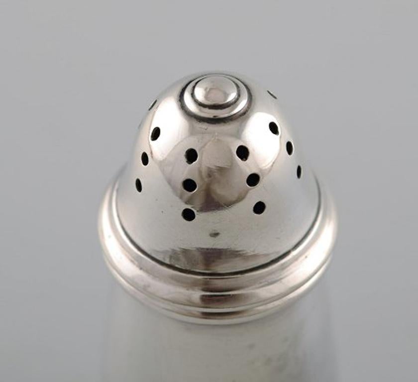 English Pepper Shaker in Silver, Late 19th Century In Good Condition For Sale In Copenhagen, DK