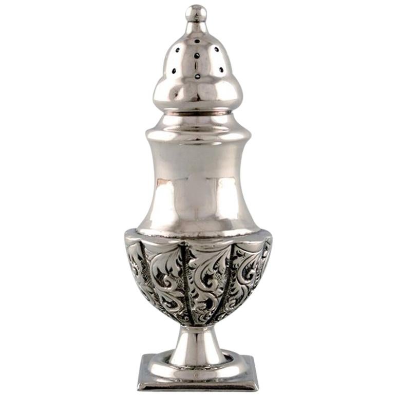 English Pepper Shaker in Silver, Late 19th Century For Sale