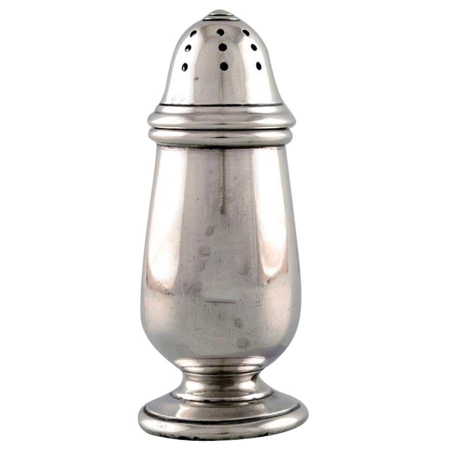 English Pepper Shaker in Silver, Late 19th Century For Sale