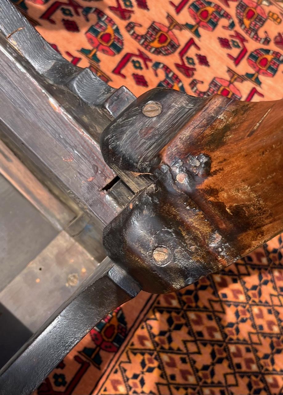 Periodo Inglés Siglo XVIII Queen Anne Lowboy de Nogal en venta 9