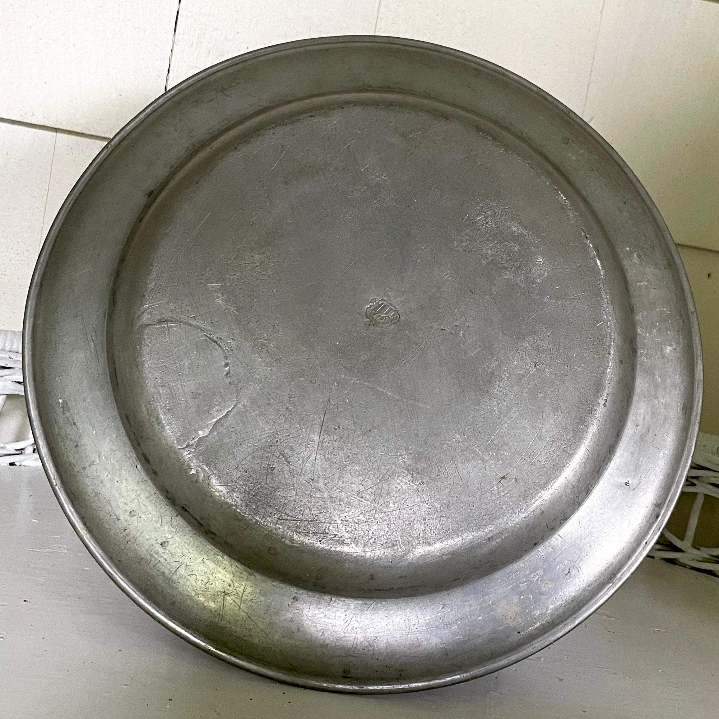 English Pewter Charger In Good Condition In New York, NY