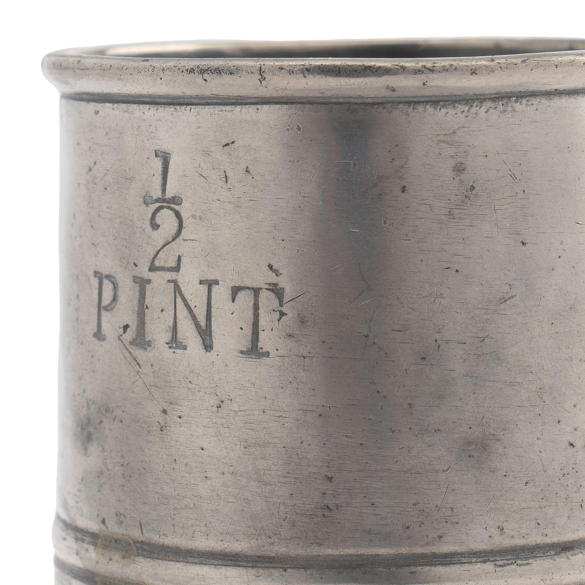 English pewter Half Pint mug, c. 1800's For Sale 4