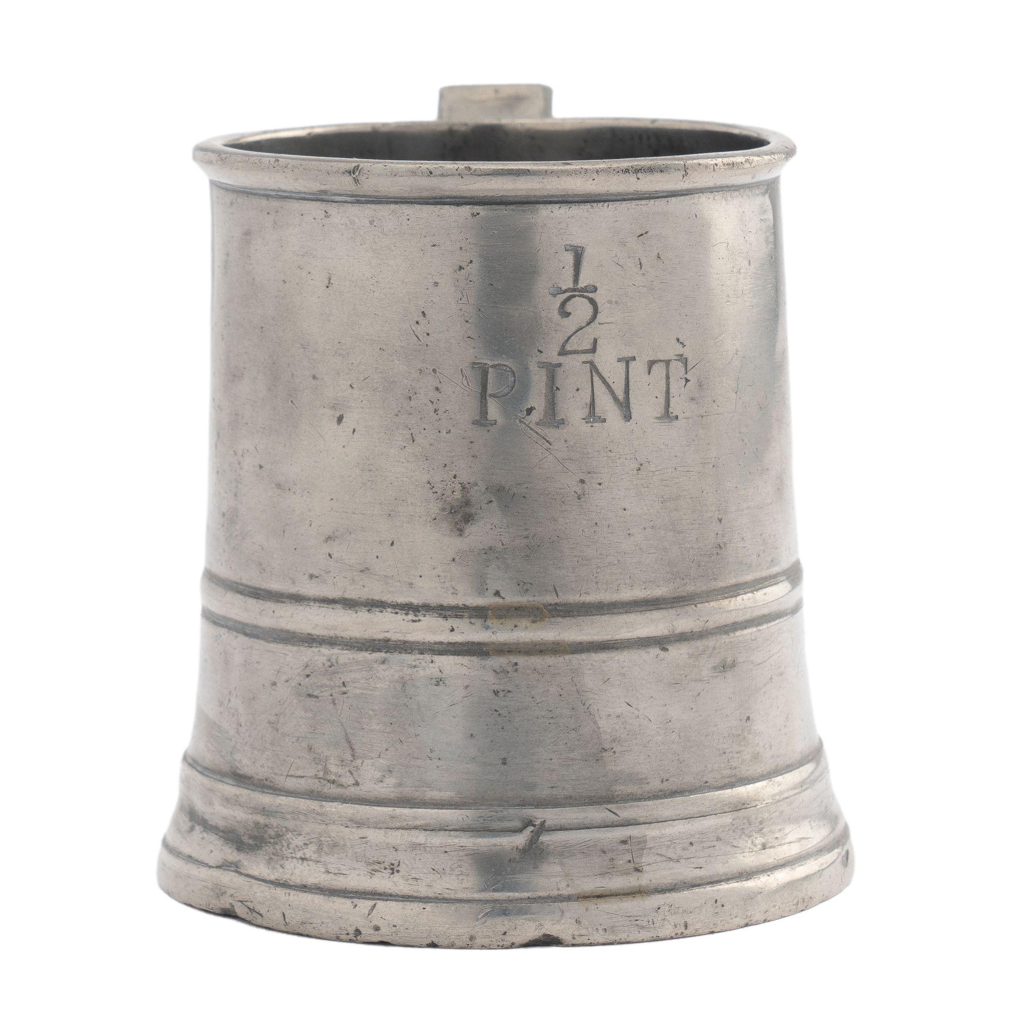 English pewter Half Pint mug, c. 1800's For Sale 2