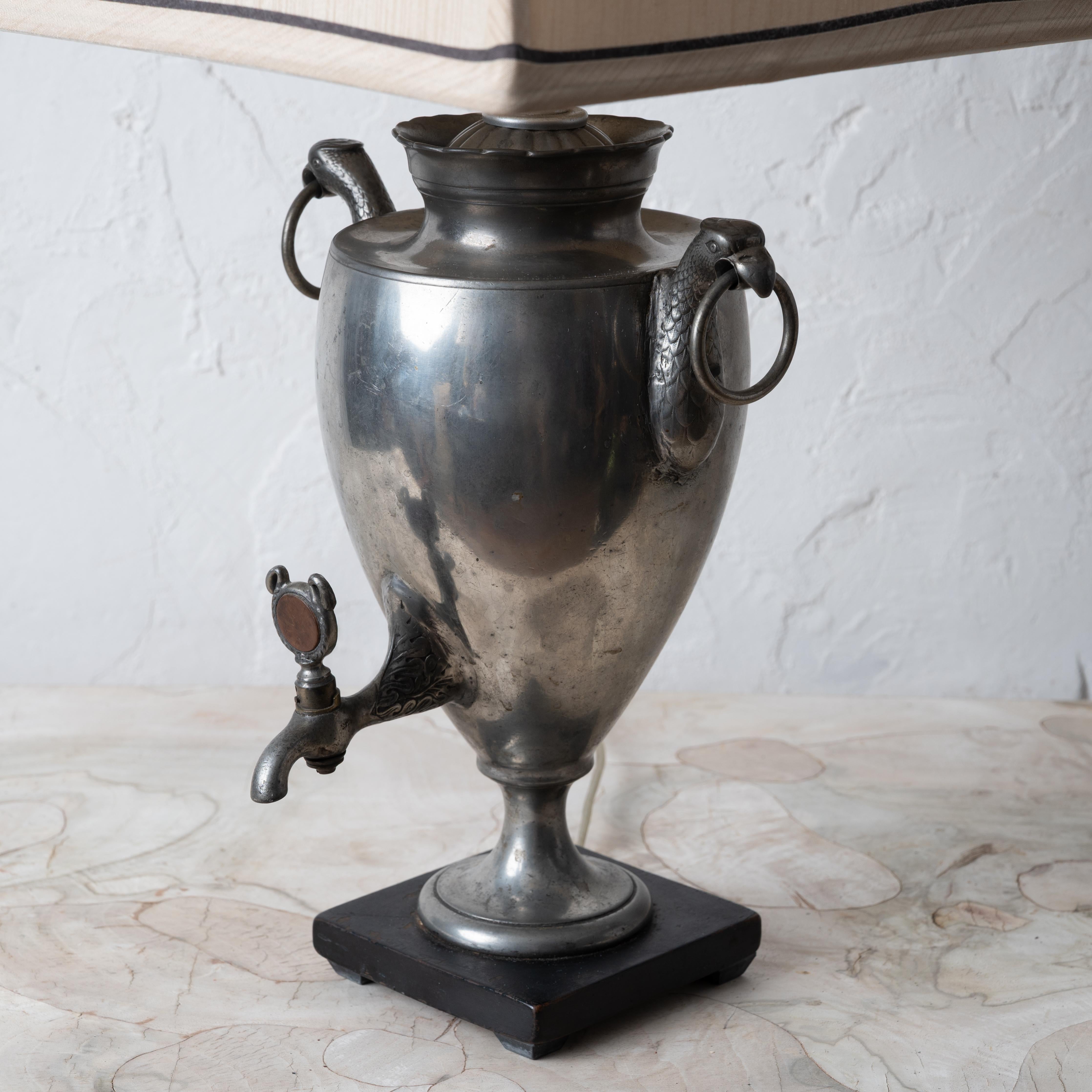 Englische Heißwasser-Urnenlampe aus Zinn, 19. Jahrhundert im Angebot 6