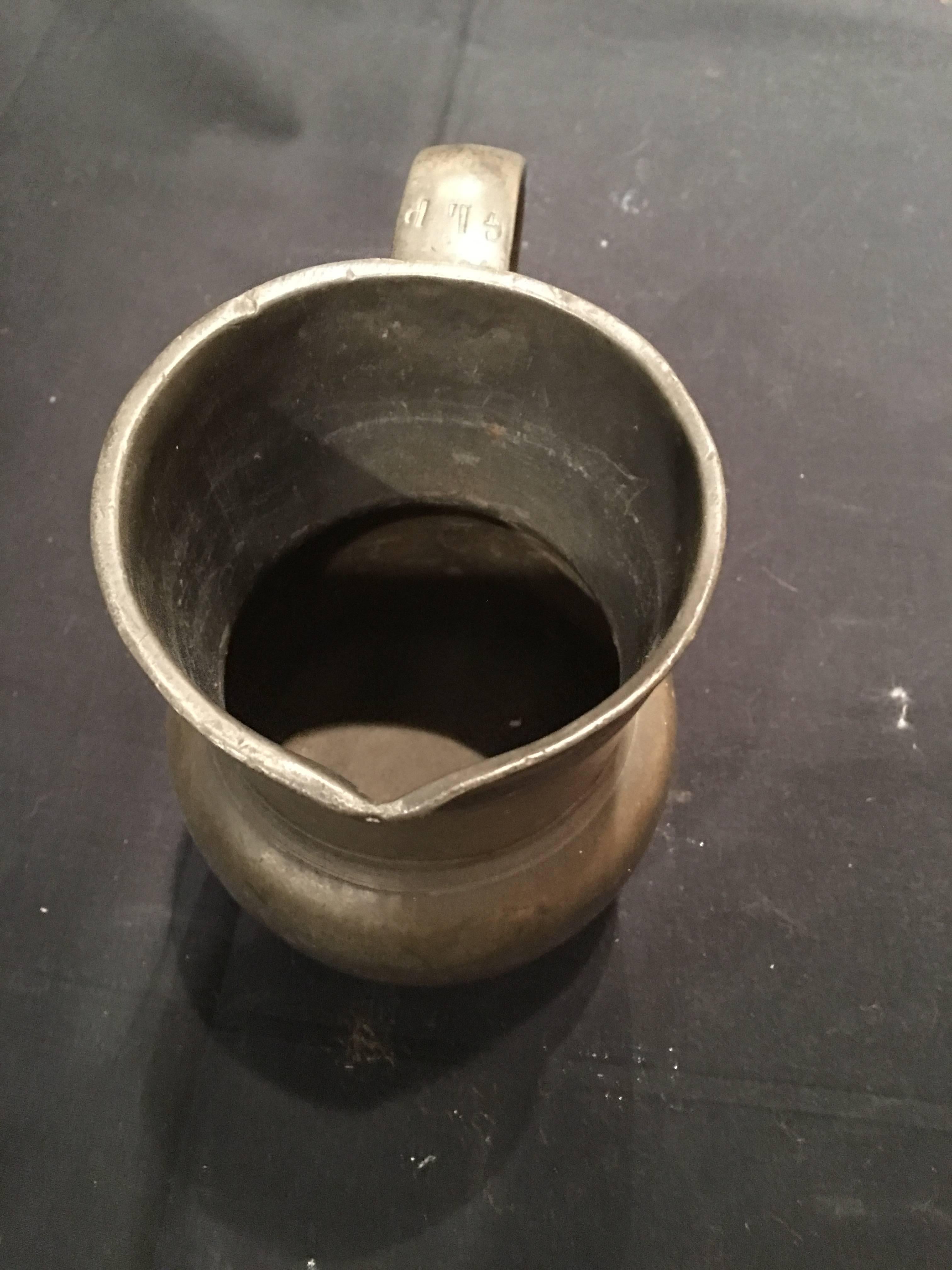 English Pewter Jug or Pitcher with a Handle, 19th Century In Excellent Condition In Savannah, GA
