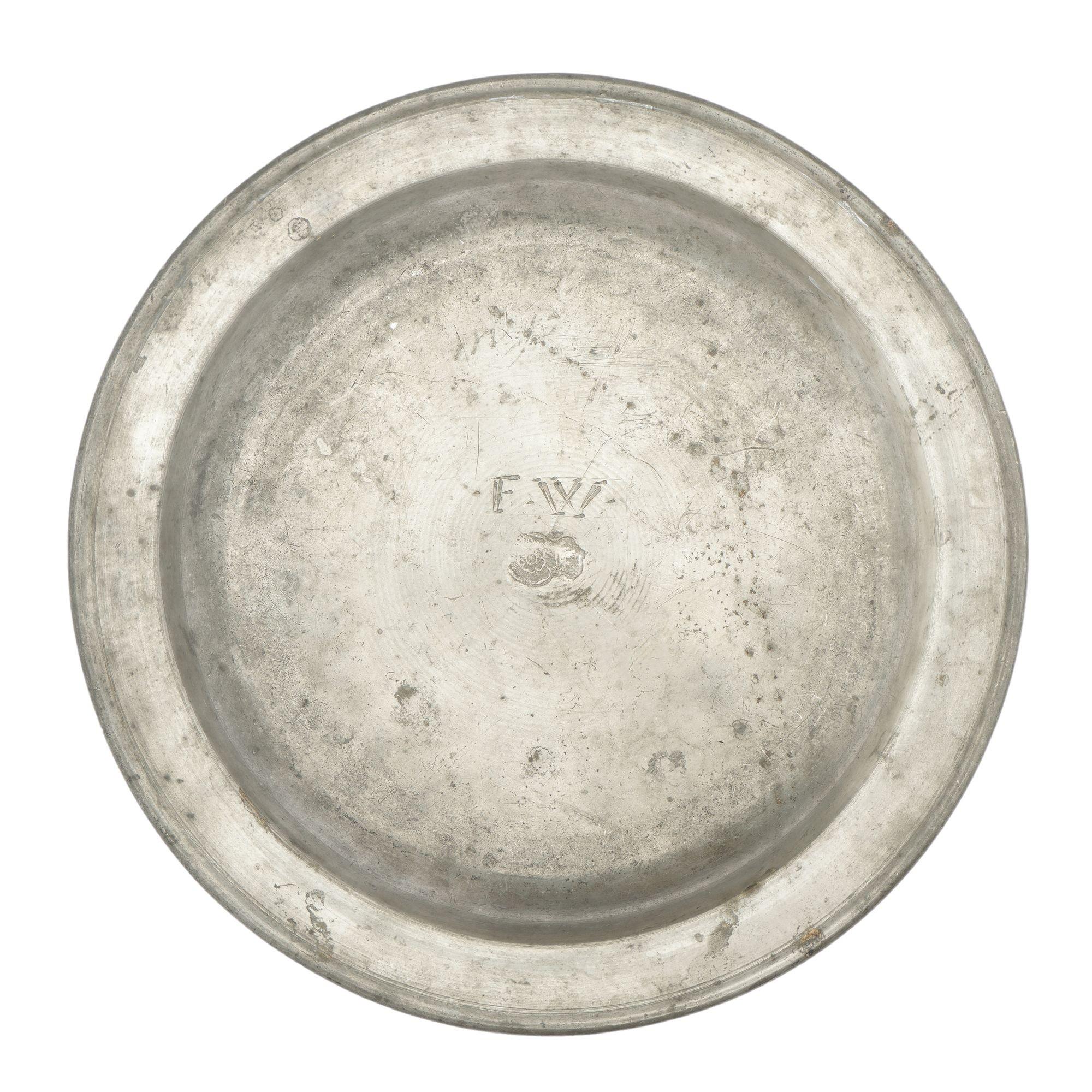 English pewter plate with beaded rim and touch mark on the reverse, 1700's In Fair Condition In Kenilworth, IL