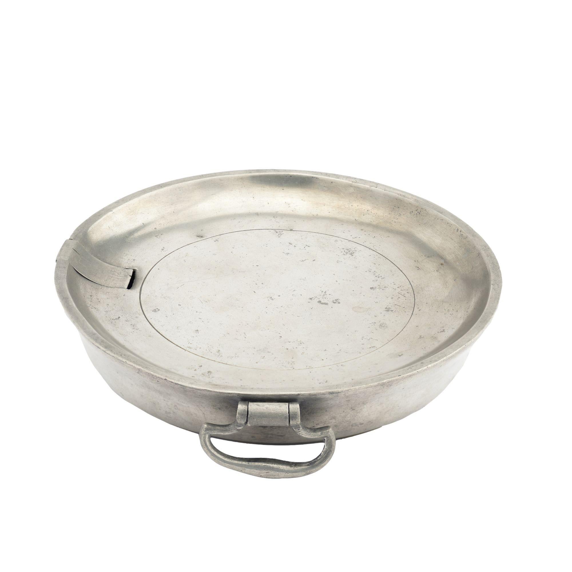 British English pewter warming plate with drop handles by V&W Birmingham, 1808-1827 For Sale