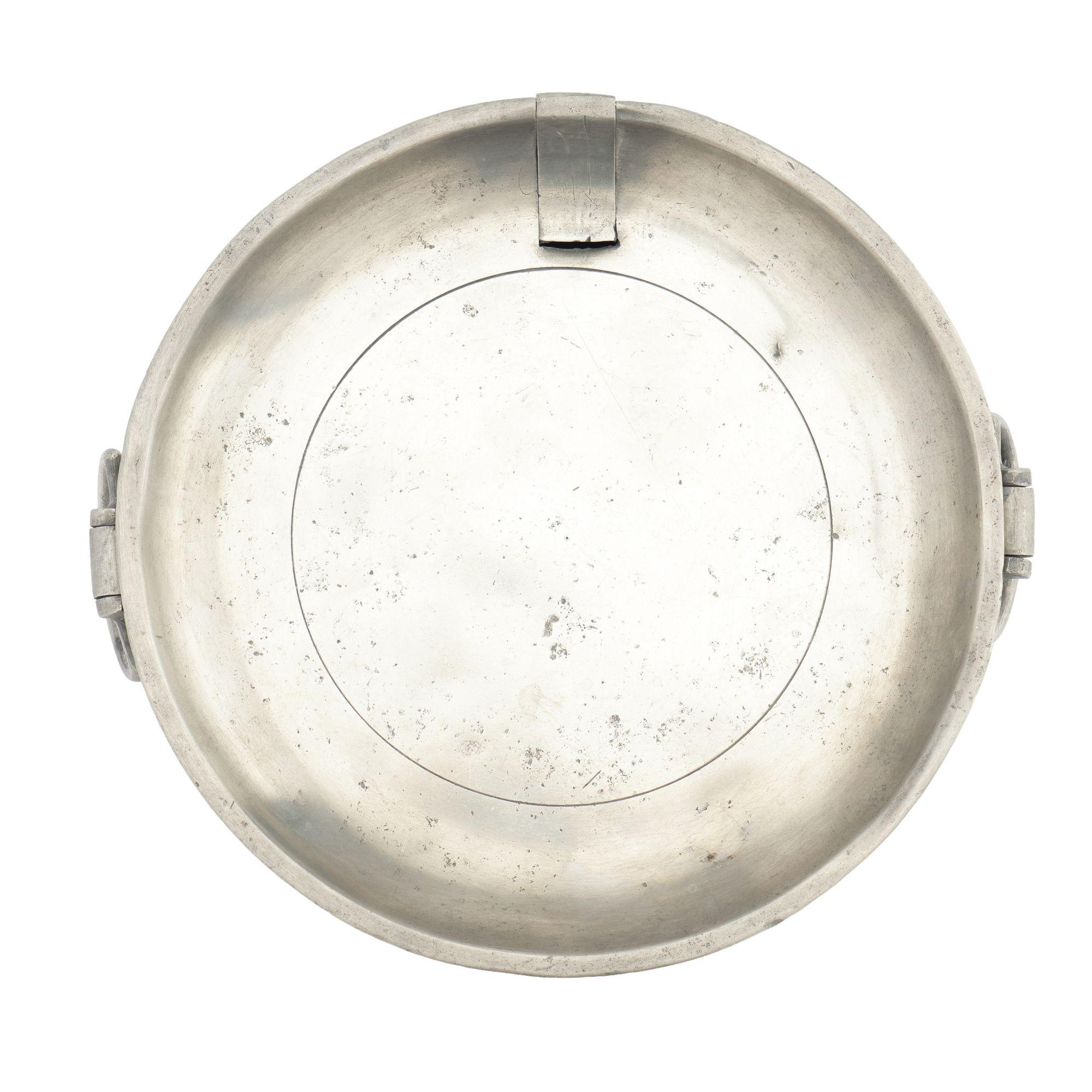 English pewter warming plate with drop handles by V&W Birmingham, 1808-1827 In Good Condition For Sale In Kenilworth, IL