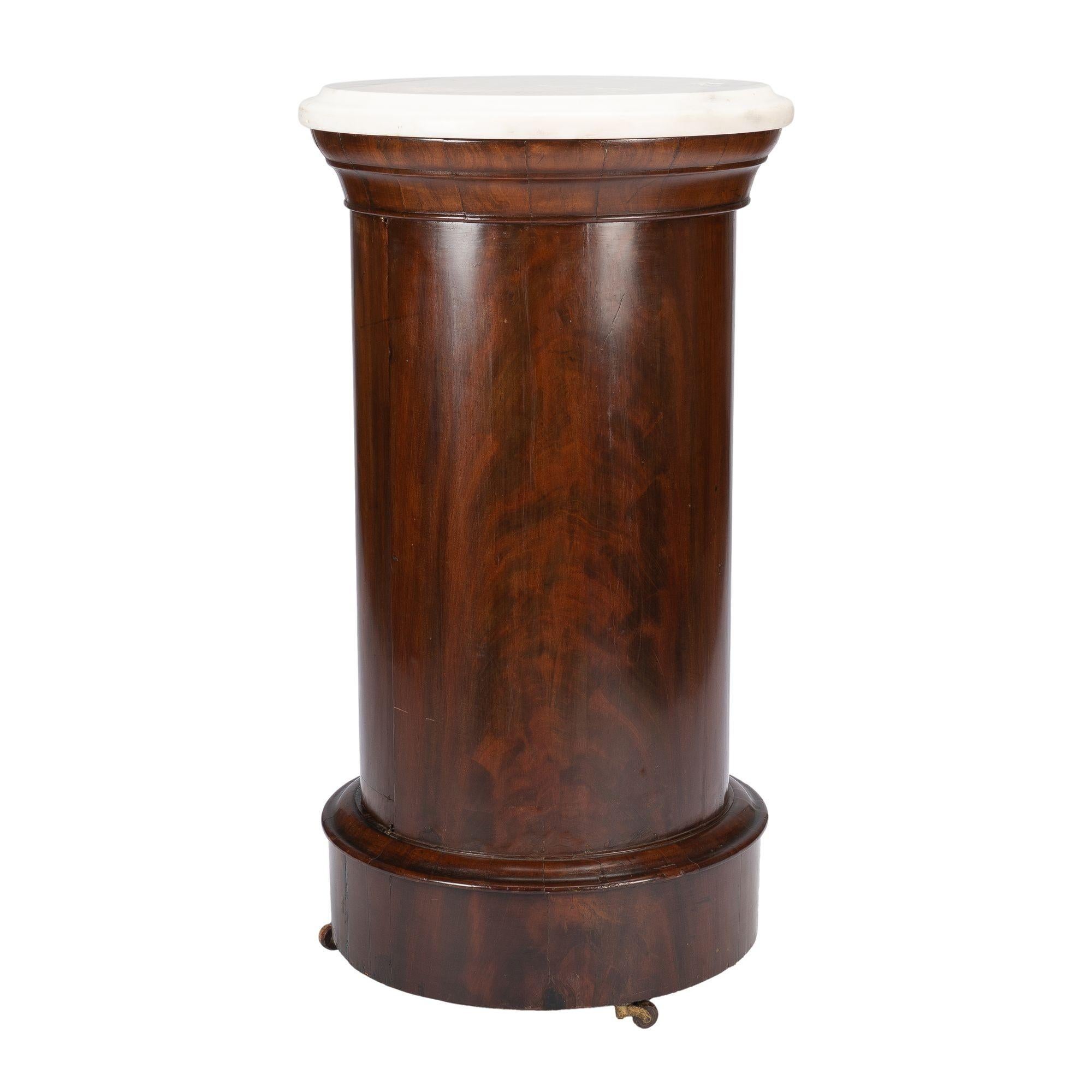 English Pillar Commode with Marble Top, 1820 In Good Condition For Sale In Kenilworth, IL