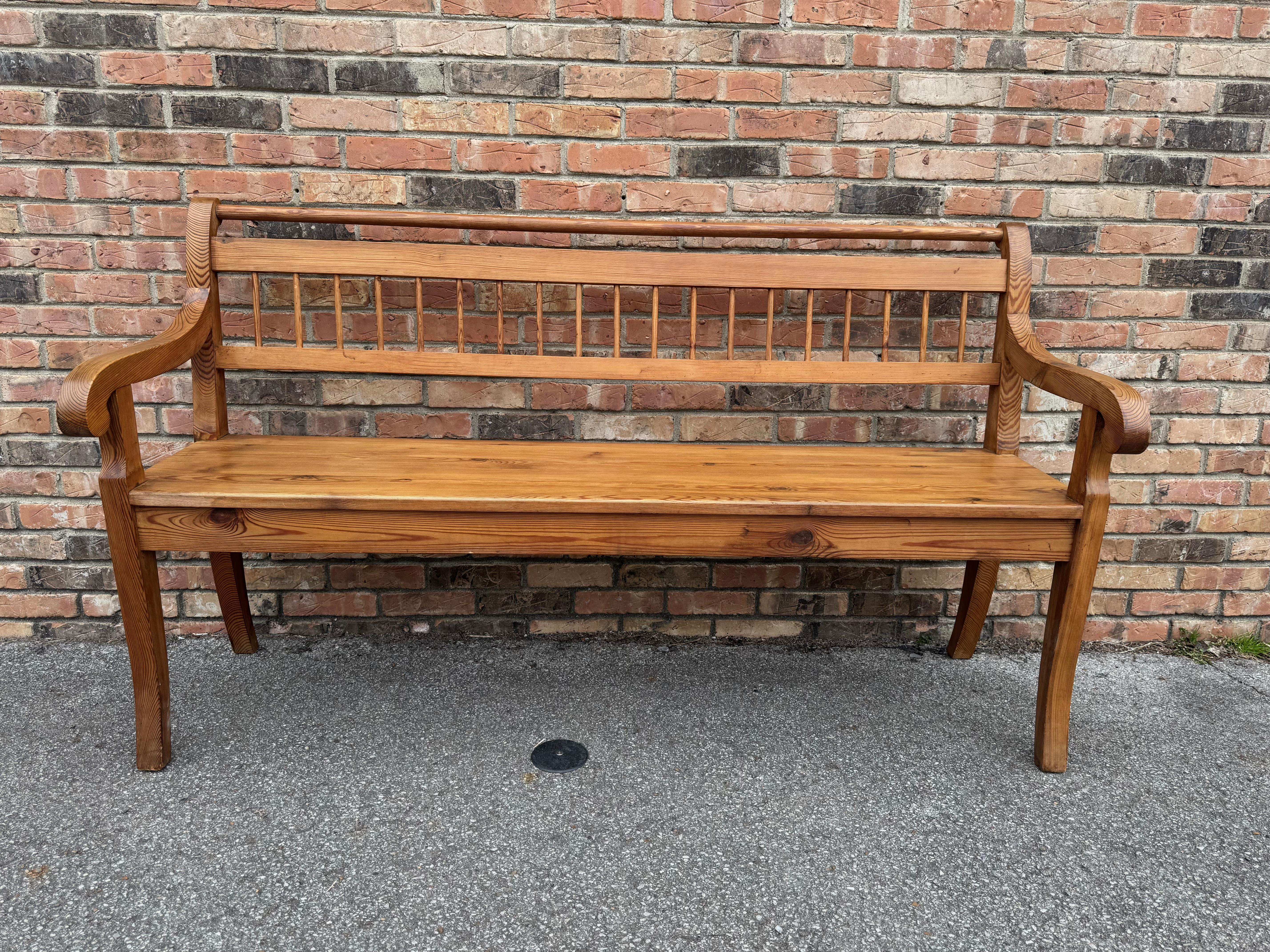 English Pine Bench In Good Condition In Nashville, TN