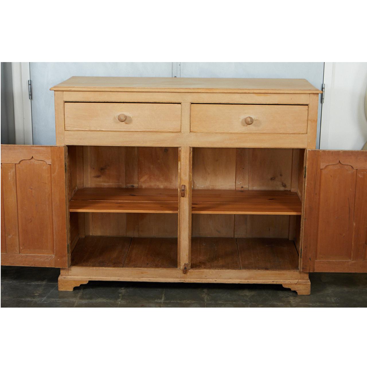 English Pine Cabinet or Cupboard In Good Condition In Culver City, CA