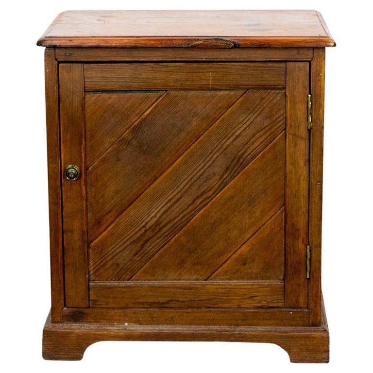 e armoire en pin anglais En vente sur 1stDibs