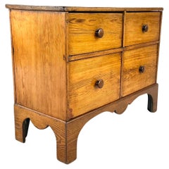 Commode en pin anglais