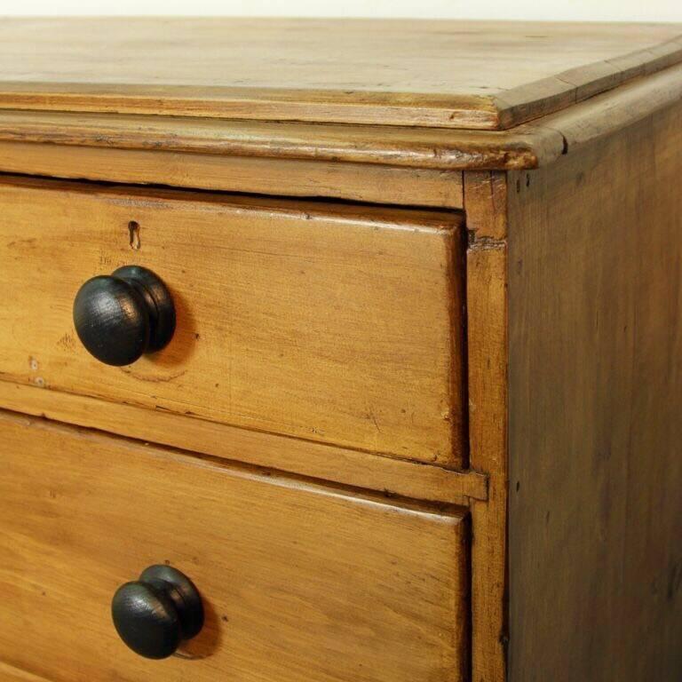 English Pine Chest of Drawers 2