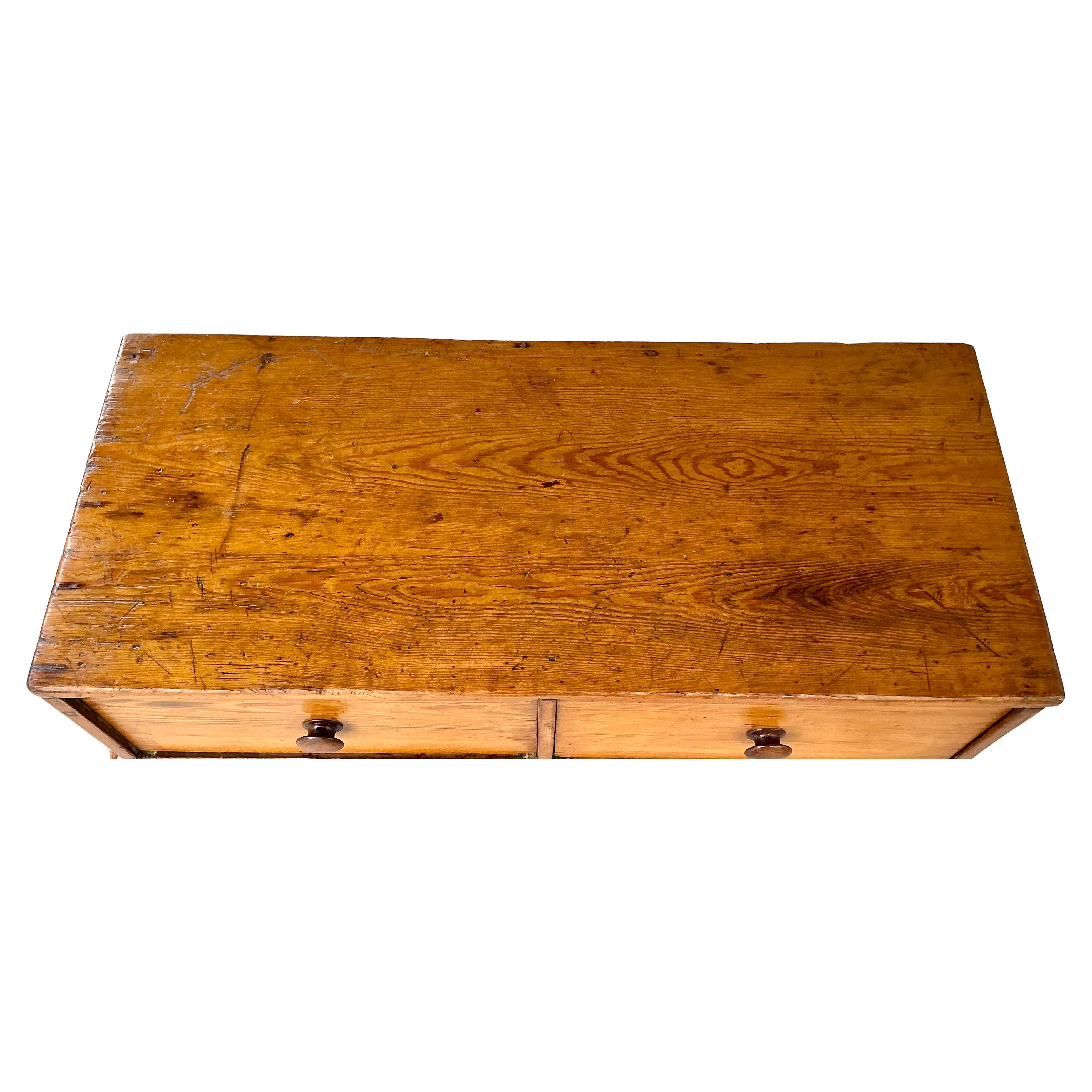 Pino English Pine Chest of Drawers in vendita