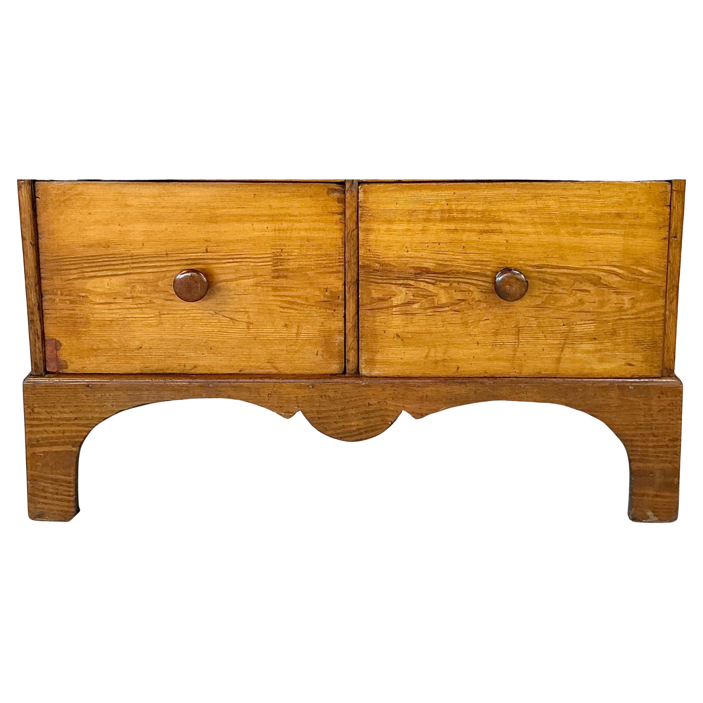 English Pine Chest of Drawers in vendita 1