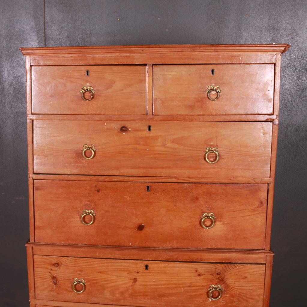 Small 19th C English pine chest on chest, 1840.

Dimensions:
31.5 inches (80 cms) wide
16.5 inches (42 cms) deep
56.5 inches (144 cms) high.