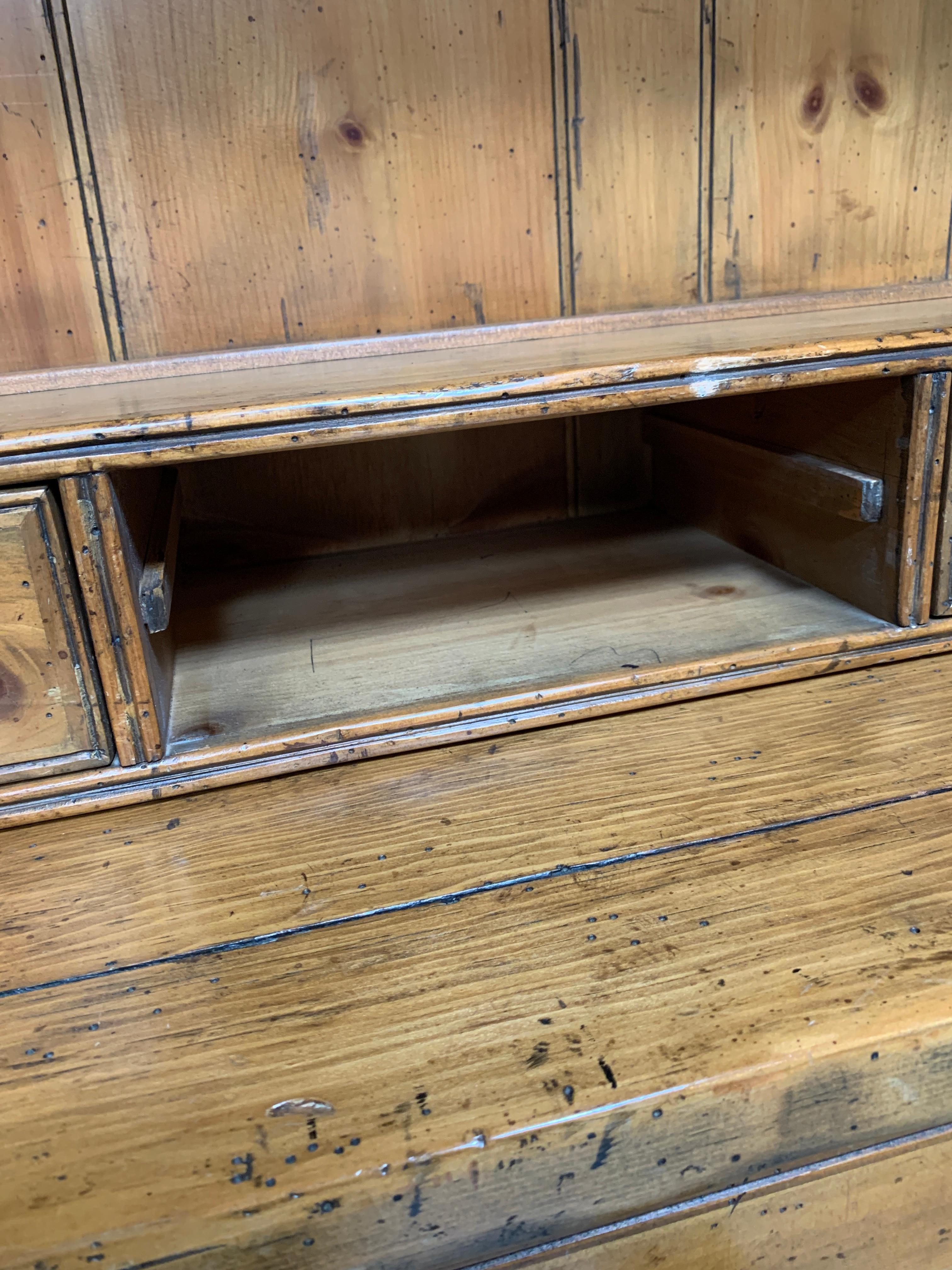 English Pine China Display Cabinet In Good Condition In Los Angeles, CA