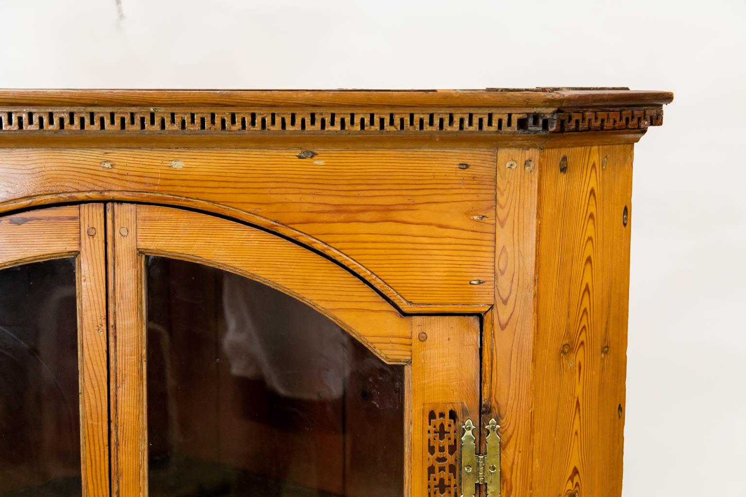 Début du XIXe siècle Armoire d'angle en pin anglais en vente