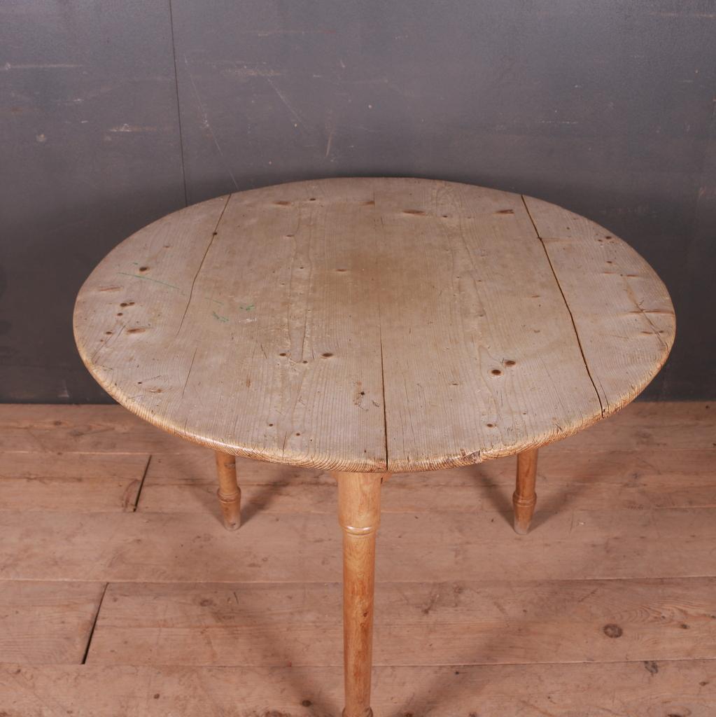English Pine Cricket Table In Good Condition In Leamington Spa, Warwickshire