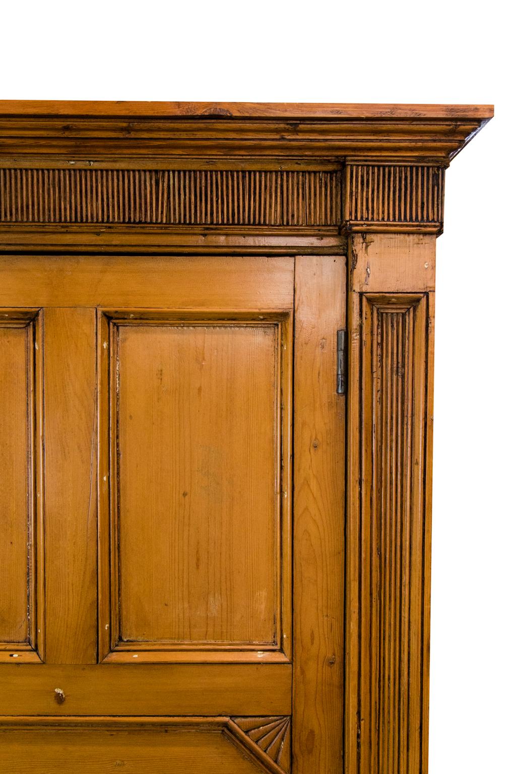 Armoire anglaise en pin anglais en vente 2