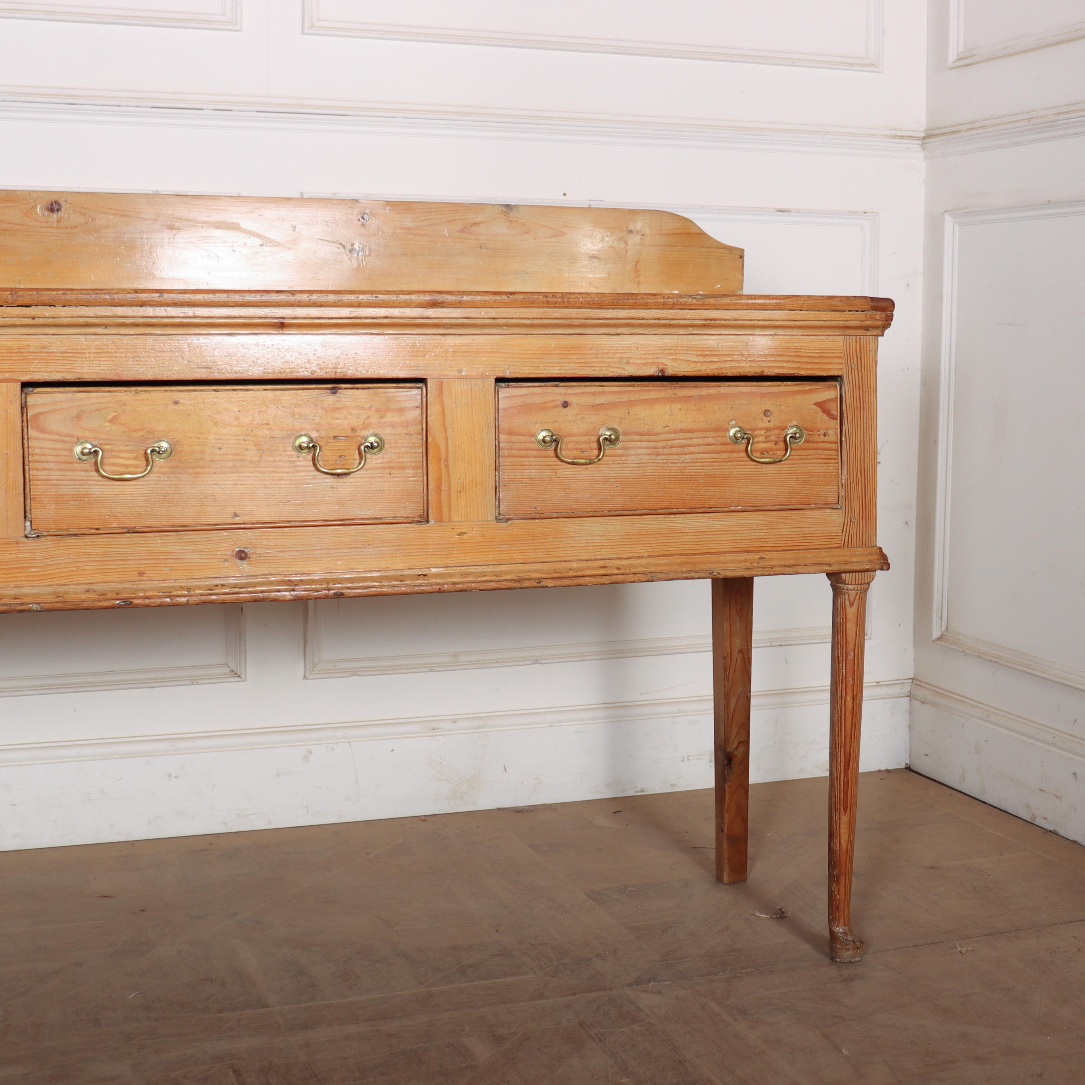 Anglais Base de commode en pin anglais en vente