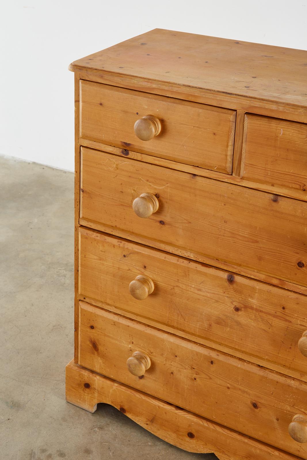 English Pine Five-Drawer Dresser or Chest of Drawers In Good Condition In Rio Vista, CA