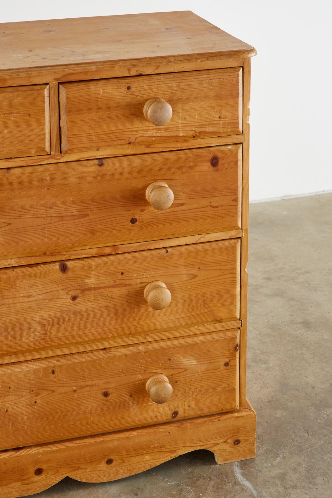 20th Century English Pine Five-Drawer Dresser or Chest of Drawers