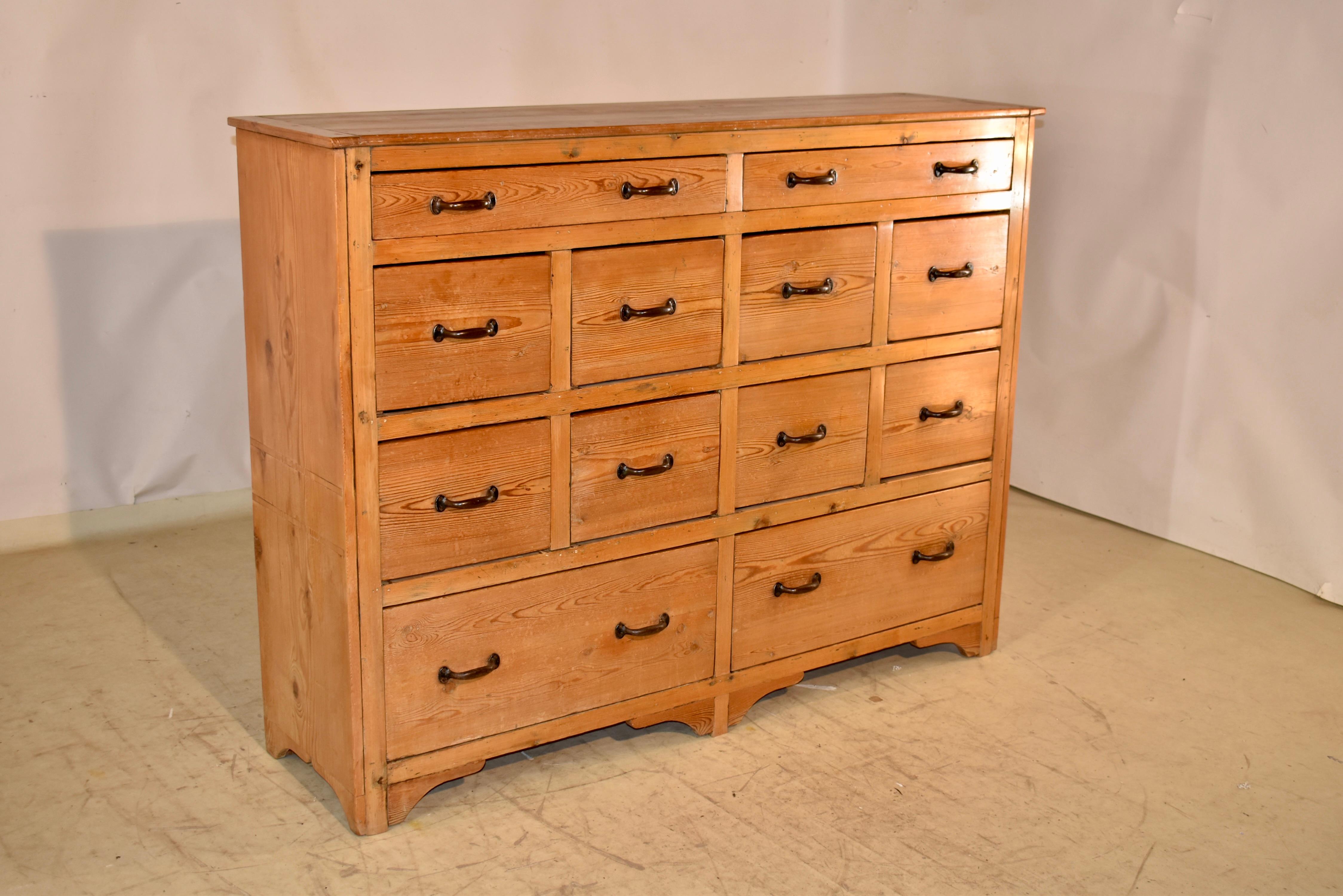 Cajonera inglesa de pino, circa 1930 en Bueno estado para la venta en High Point, NC
