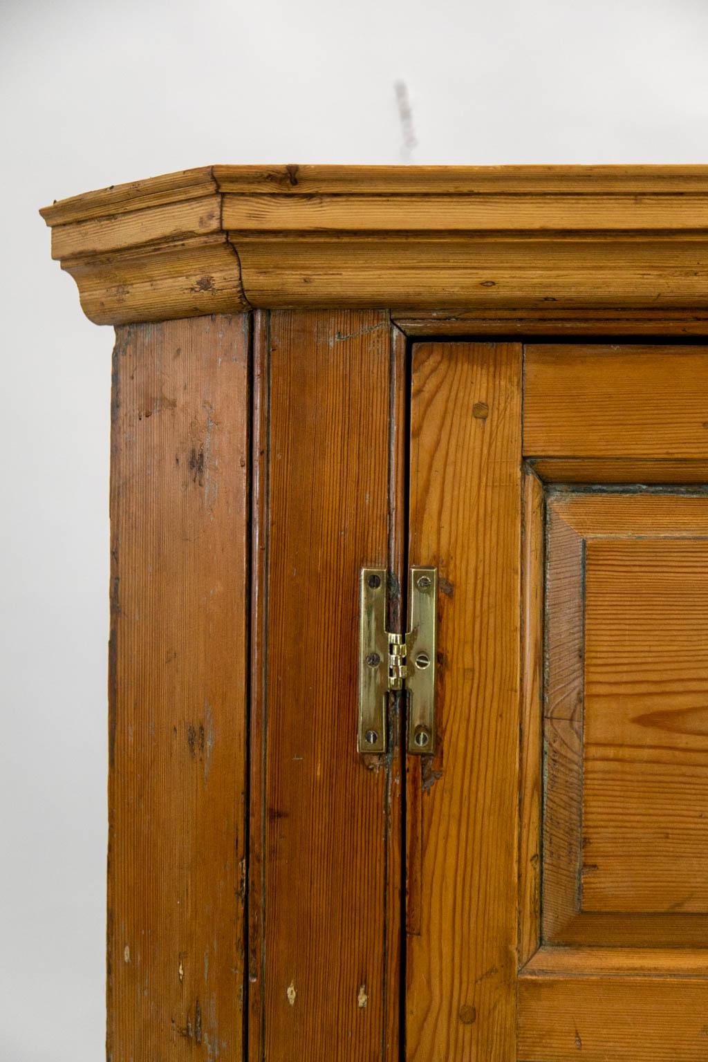 Early 19th Century English Pine Hanging Corner Cupboard For Sale