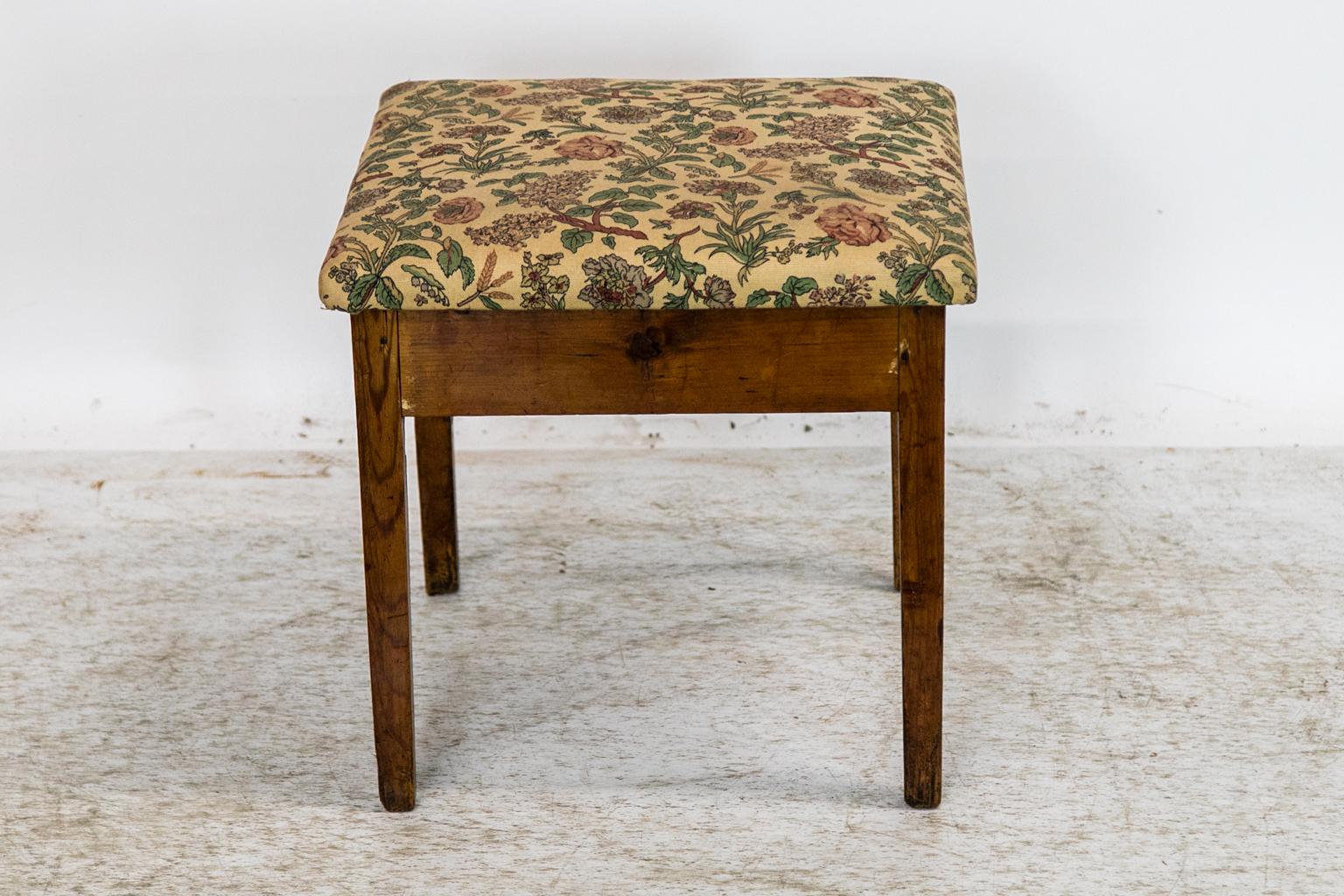 The English pine stool has nicely tapered legs, the upholstery of this stool is defective and would need to be replaced.
  