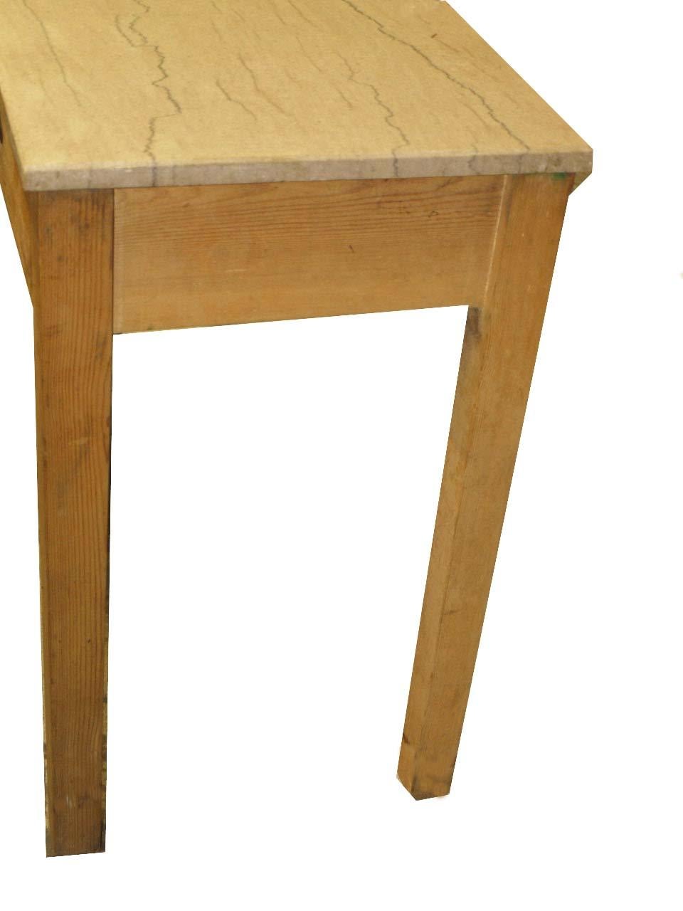 Anglais Table console anglaise en pin avec plateau en marbre en vente