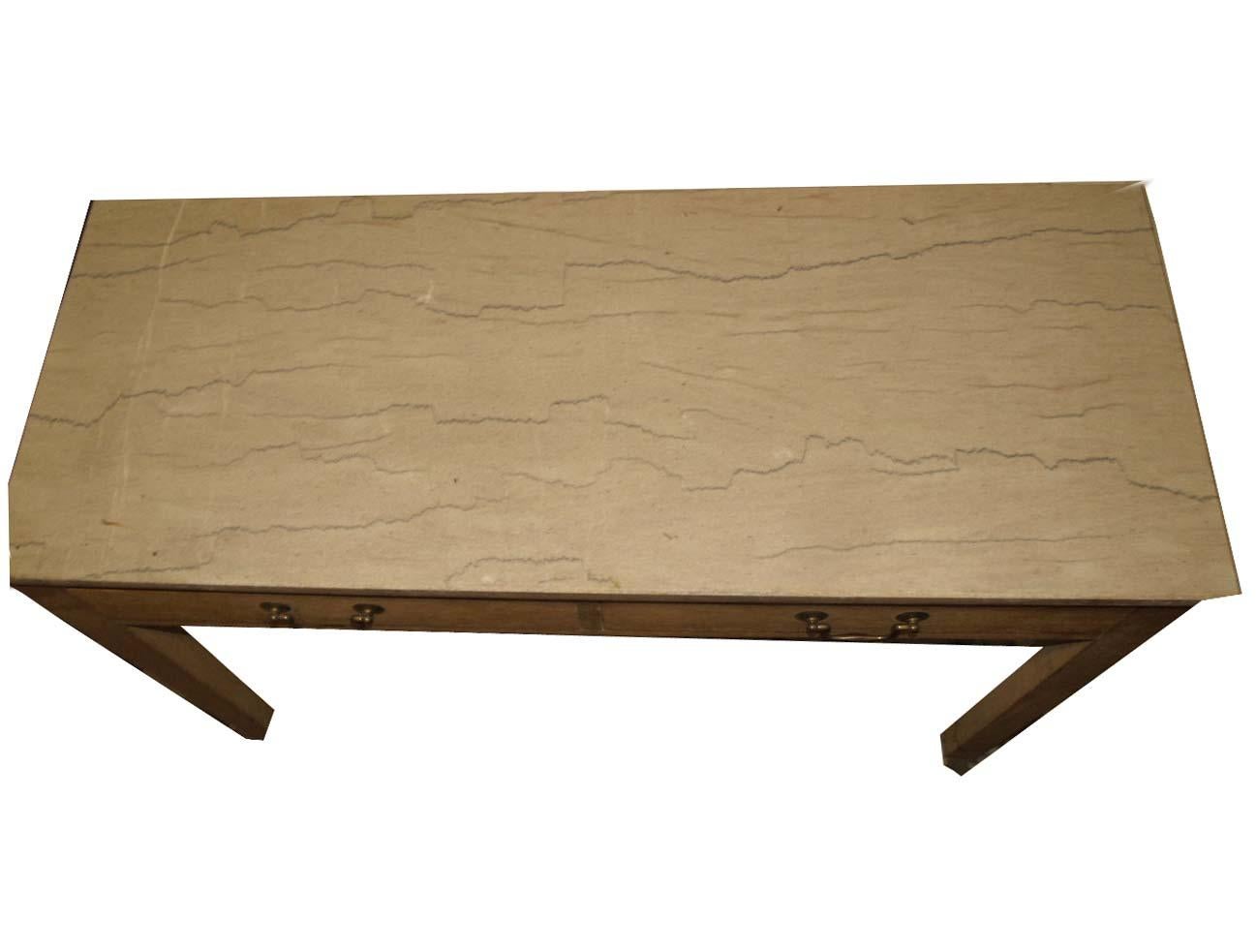 Laiton Table console anglaise en pin avec plateau en marbre en vente