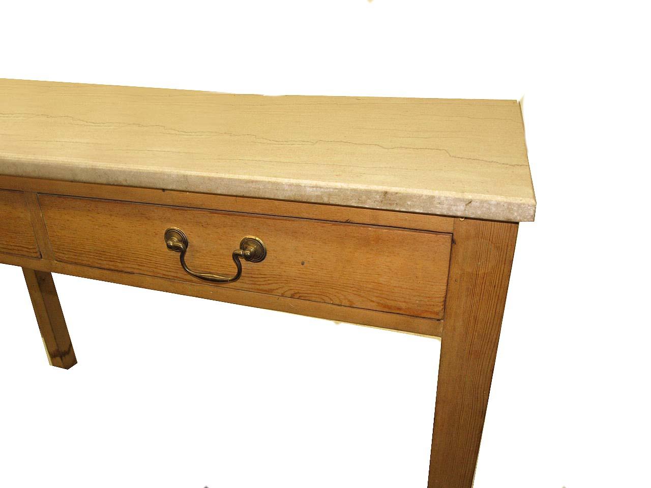 Table console anglaise en pin avec plateau en marbre en vente 2