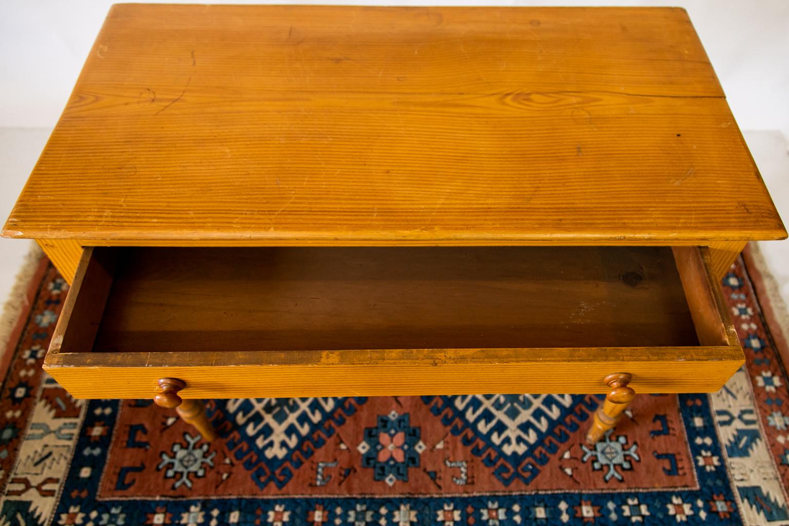 English Pine One Drawer Table In Good Condition In Wilson, NC