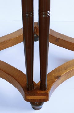 Tavolo ovale centrale e laterale in pino inglese sollevato su supporti a colonna