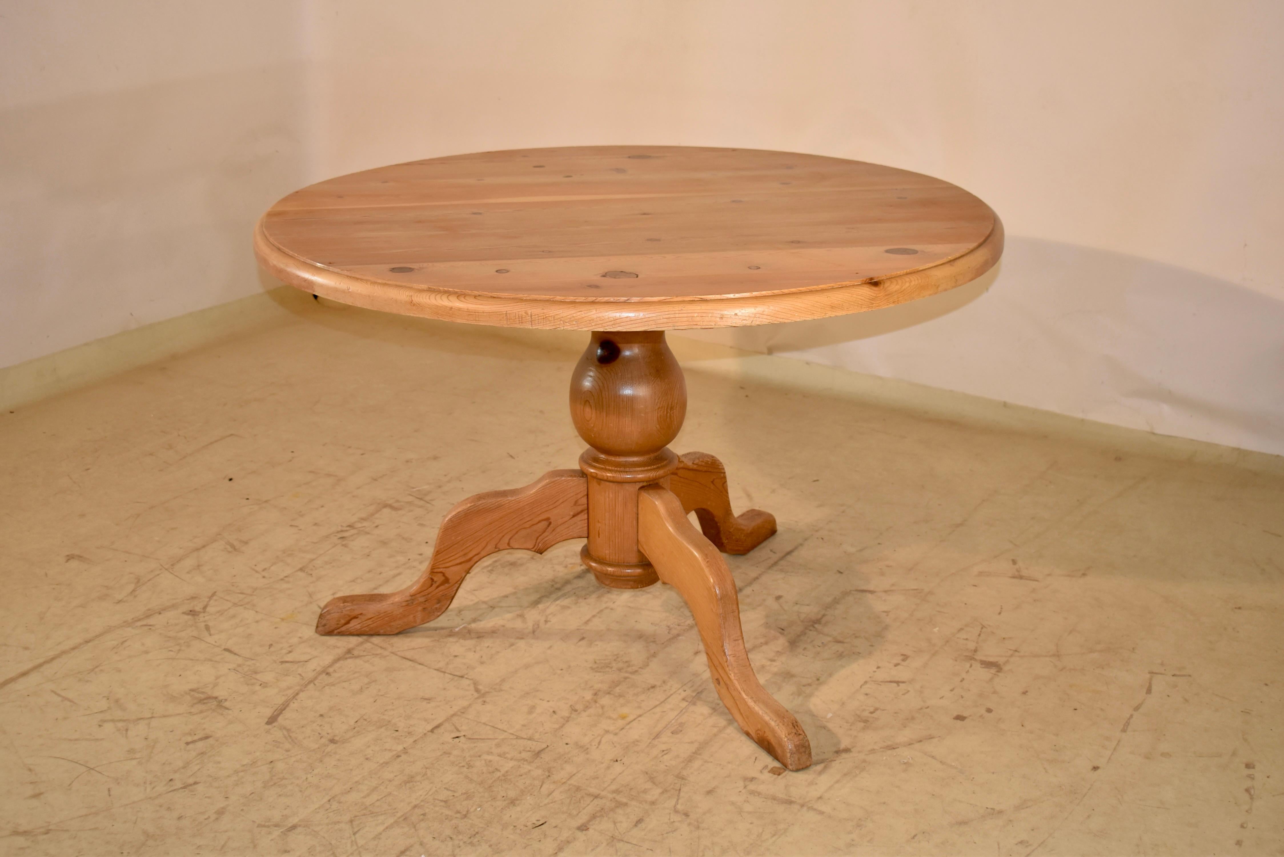 Anglais Table de petit déjeuner anglaise à piédestal en pin, vers 1900 en vente