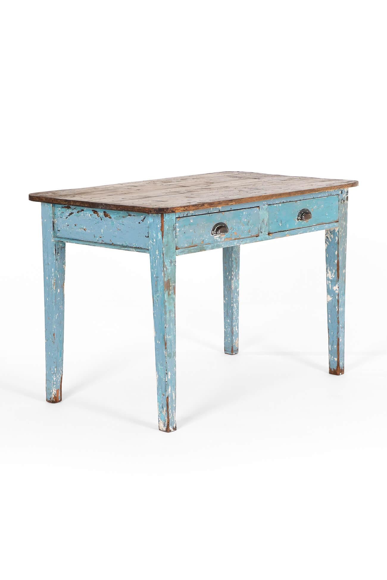 A simple pine preparation table with a painted blue base with two central drawers and original cup handles.

A generous smooth waxed pitch pine top ready for domestic use all raised on block legs.

English, circa 1900.

TOTAL

W: 115 CM W: 45.2