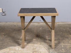 Tavolino inglese in pino con piano in marmo nero e base a X, Circa 1880