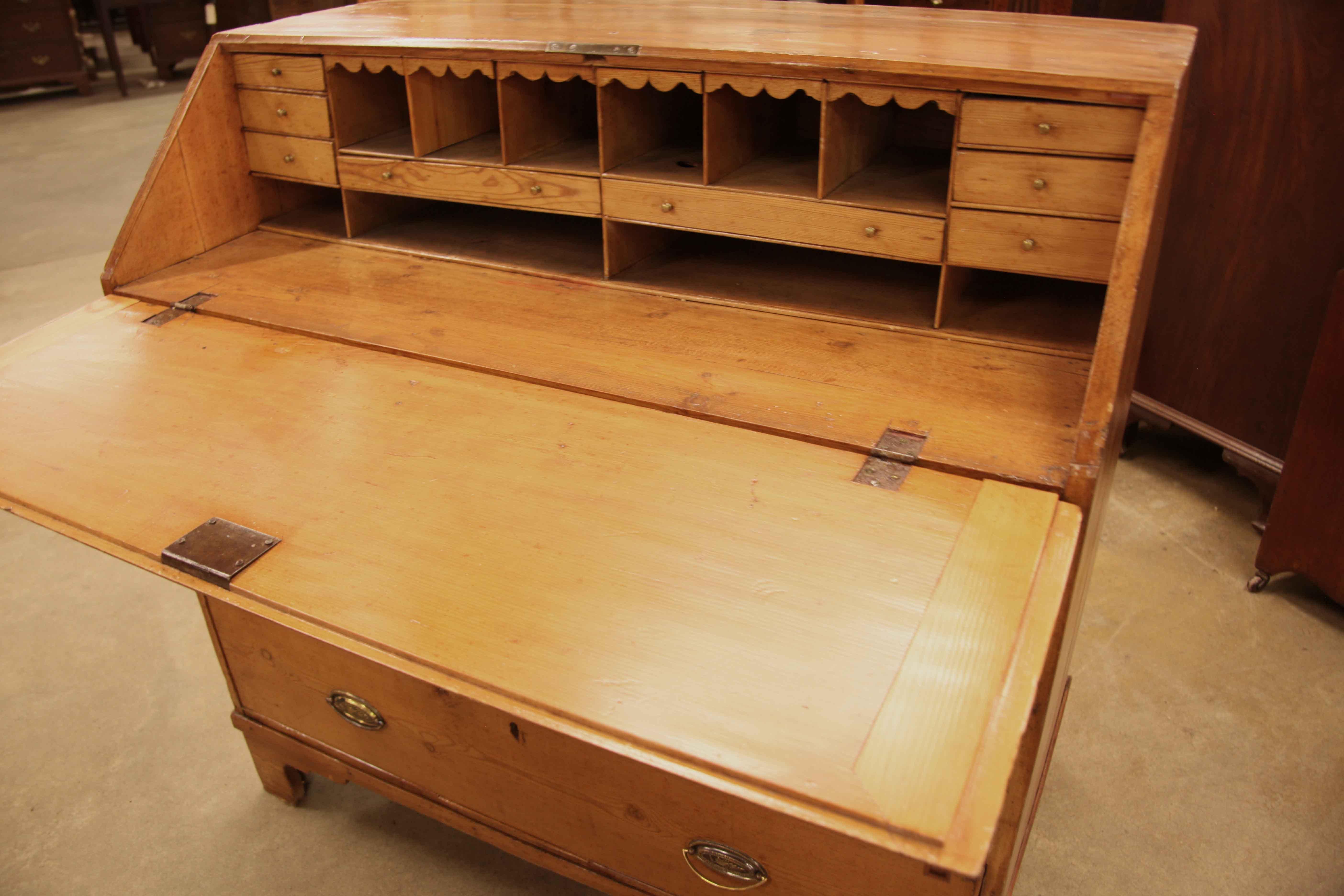 English Pine Slant Top Desk In Good Condition For Sale In Wilson, NC