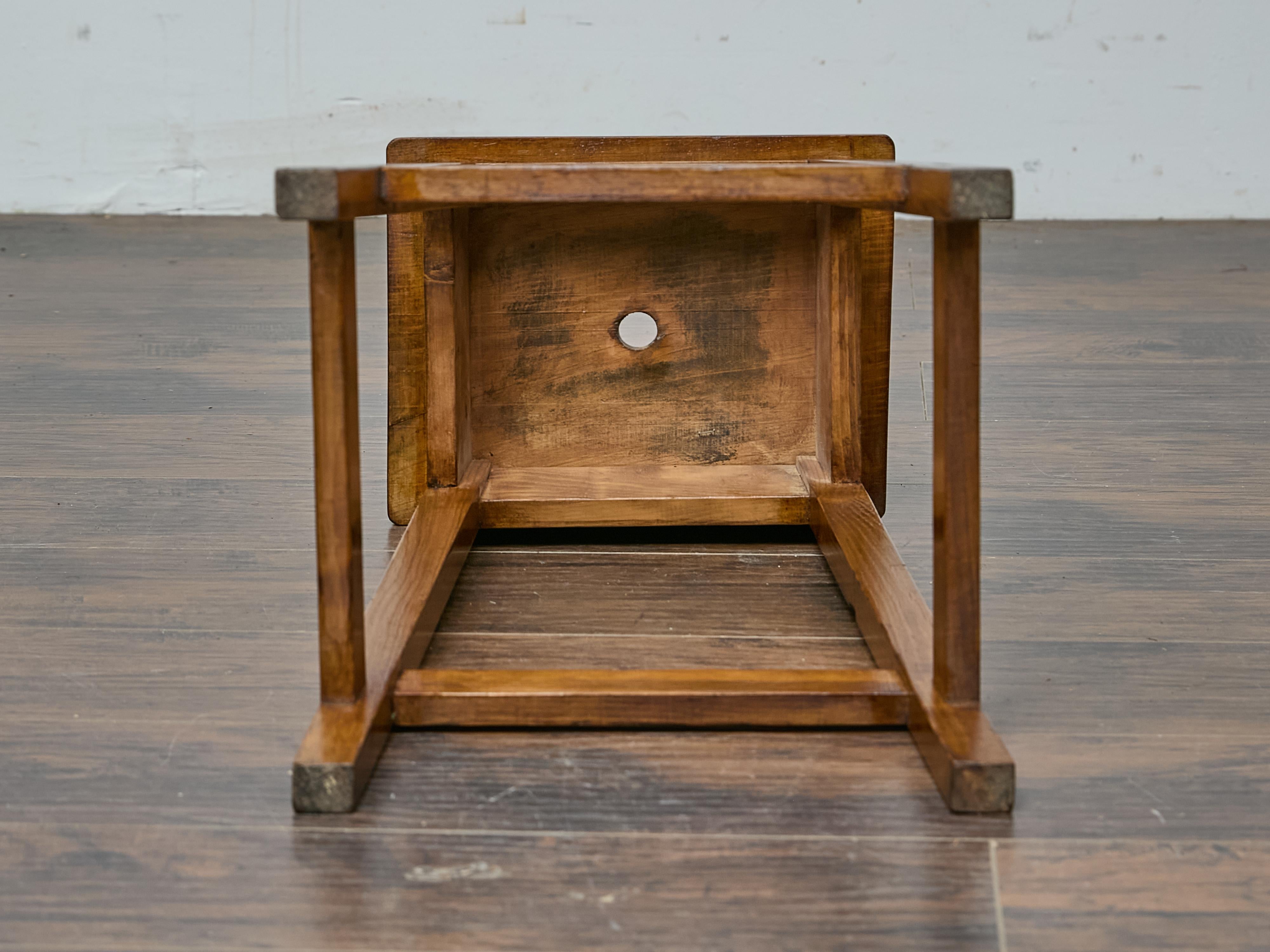 Sgabello inglese in pino con gambe affusolate, 1920-1940 circa in vendita 5