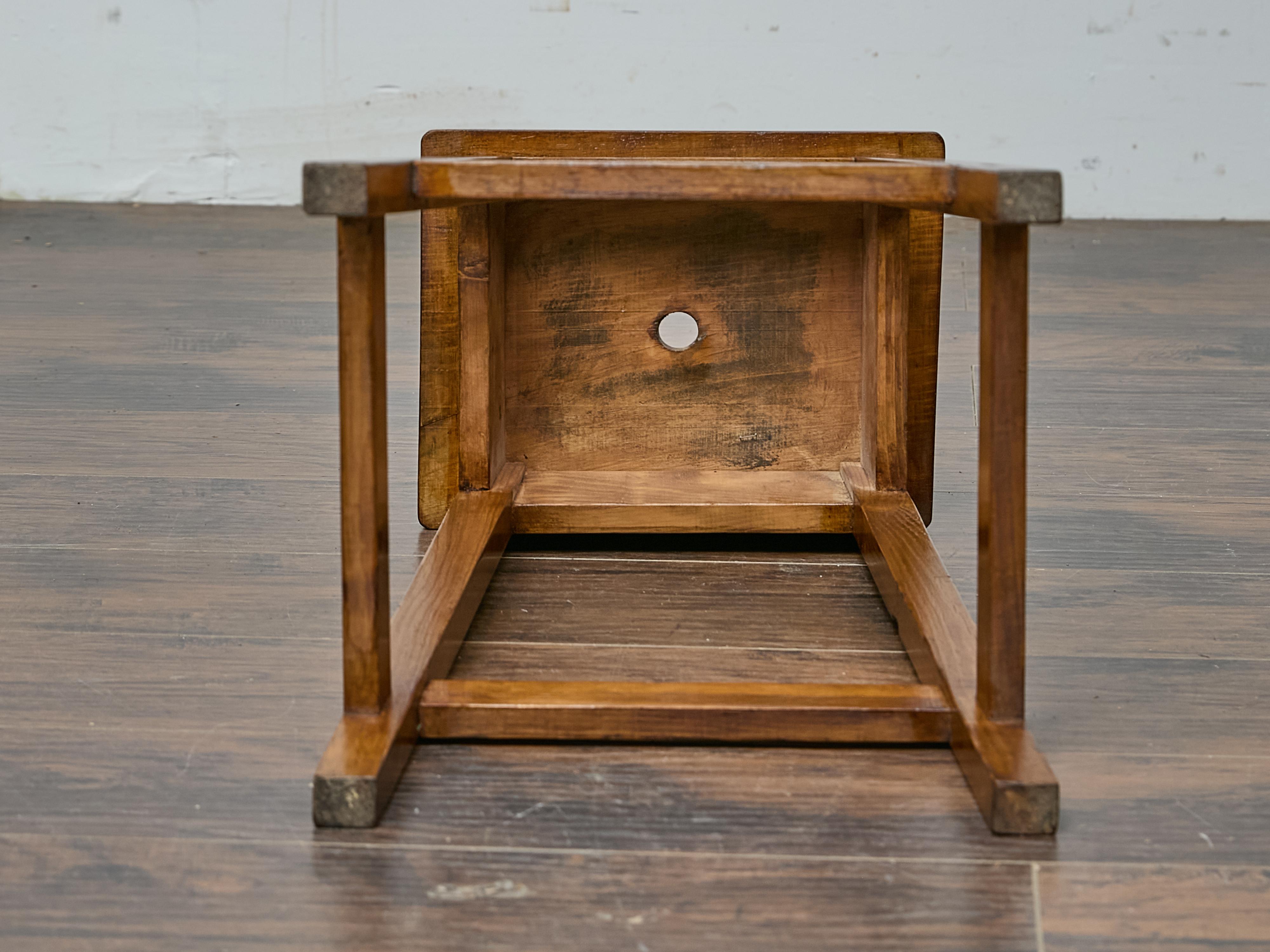 Sgabello inglese in pino con gambe affusolate, 1920-1940 circa in vendita 3