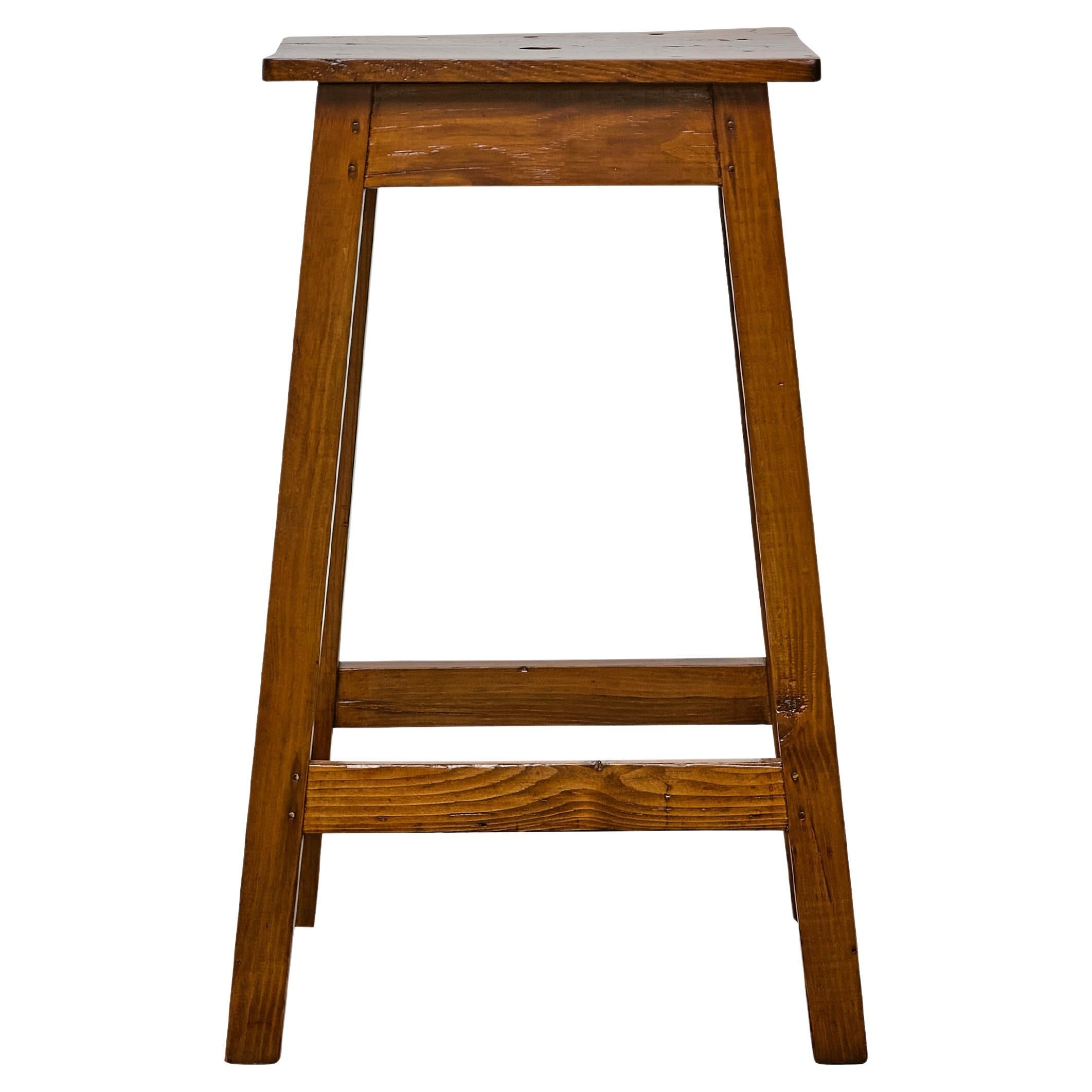 Sgabello inglese in pino con gambe affusolate, 1920-1940 circa in vendita