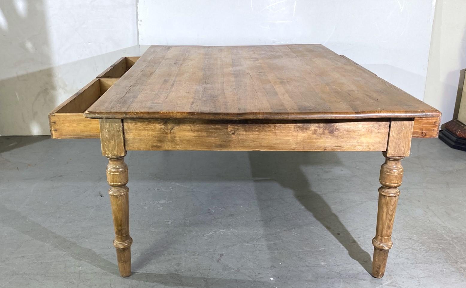 Table en pin anglais Bon état - En vente à Pomona, CA