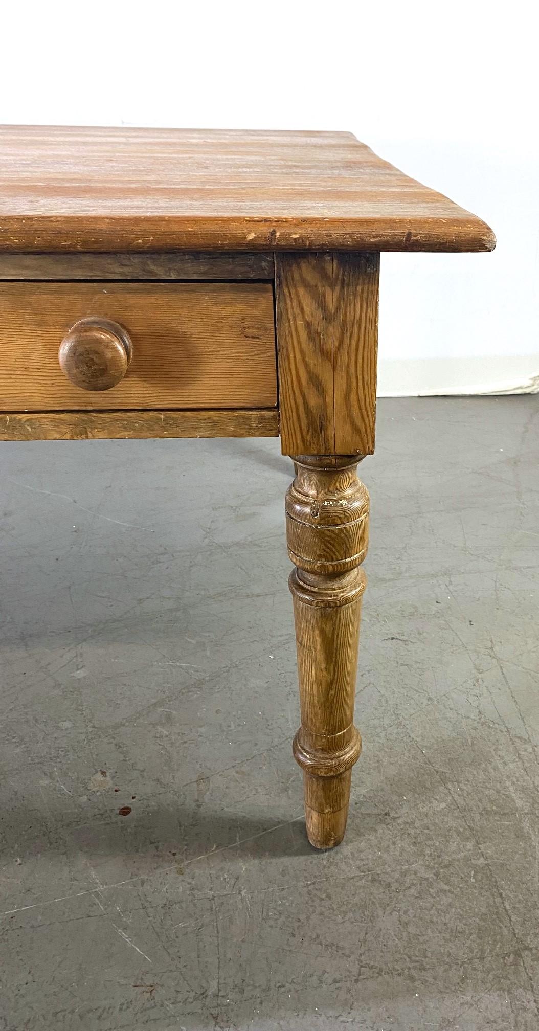 Milieu du XXe siècle Table en pin anglais en vente